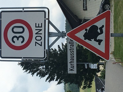 Neues Verkehrszeichen - Wolfgang Graf
